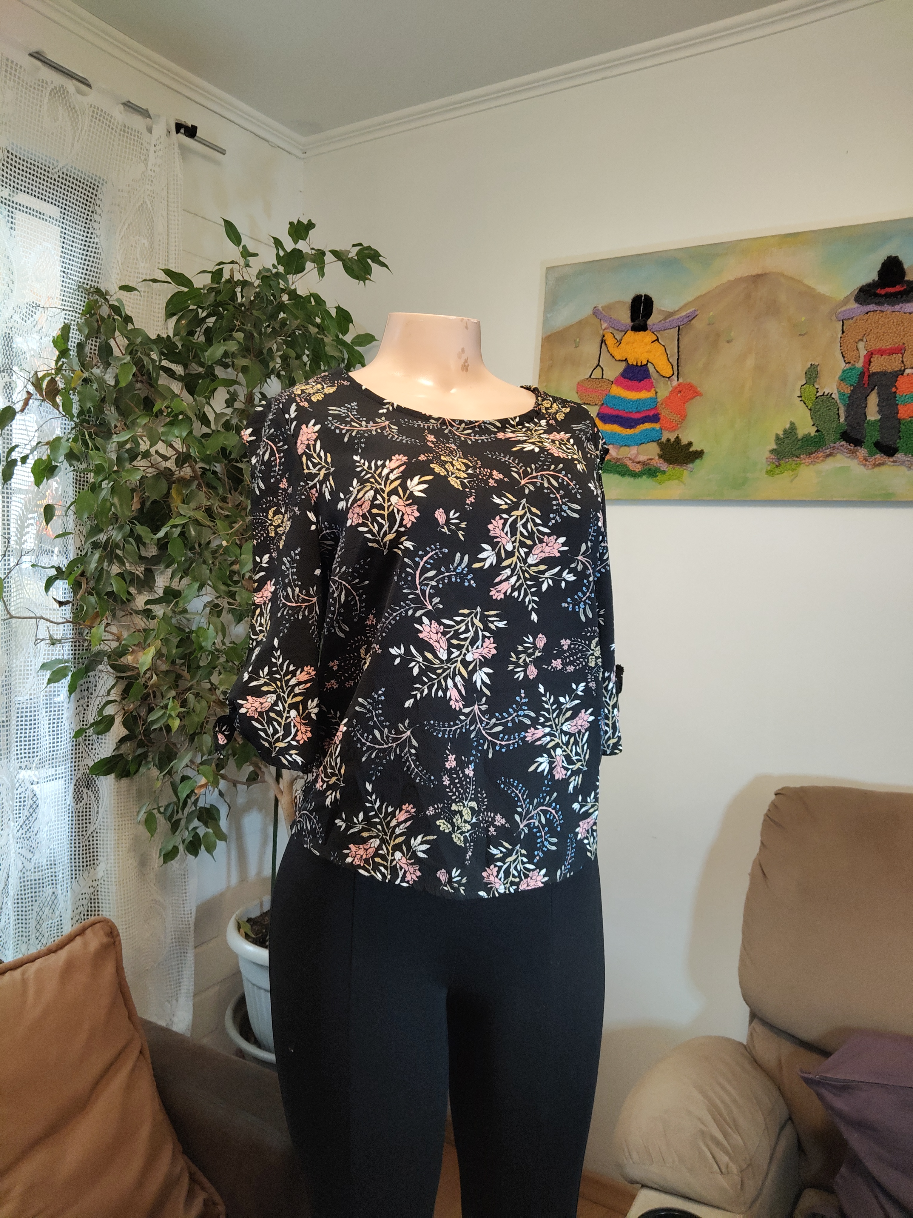 Blusa negra estampado floral