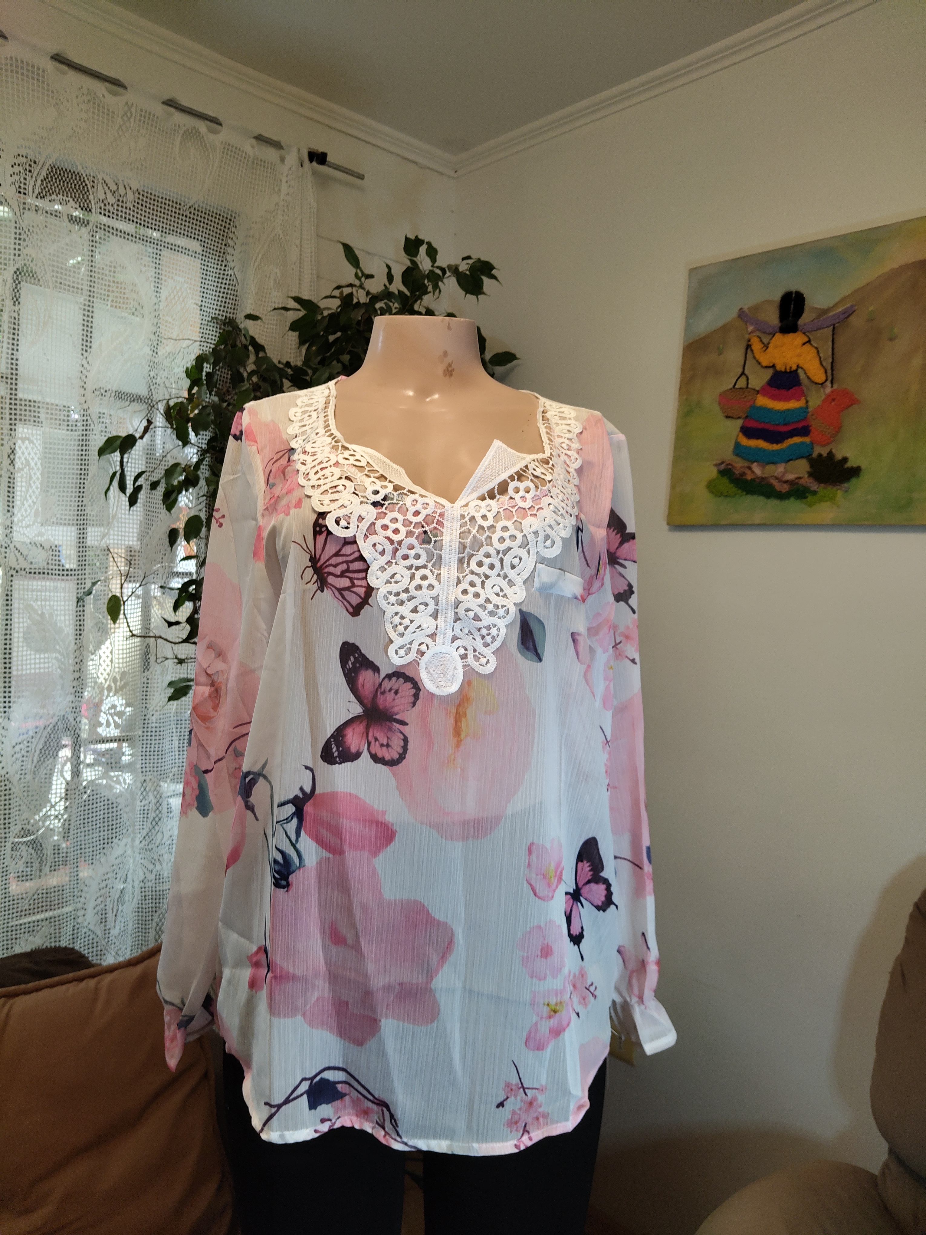 Blusa blanca estampado mariposas