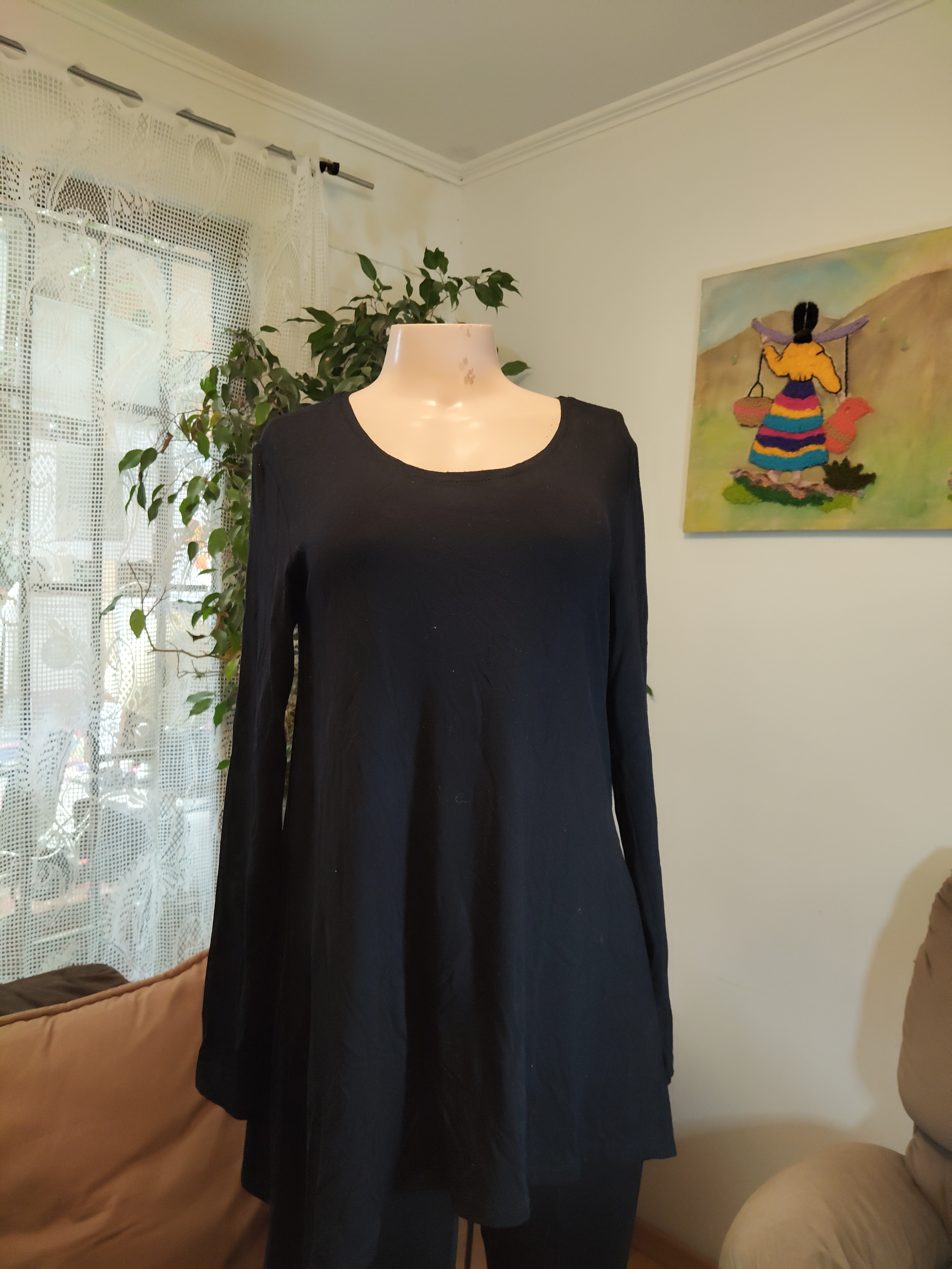 Túnica negra lisa manga larga