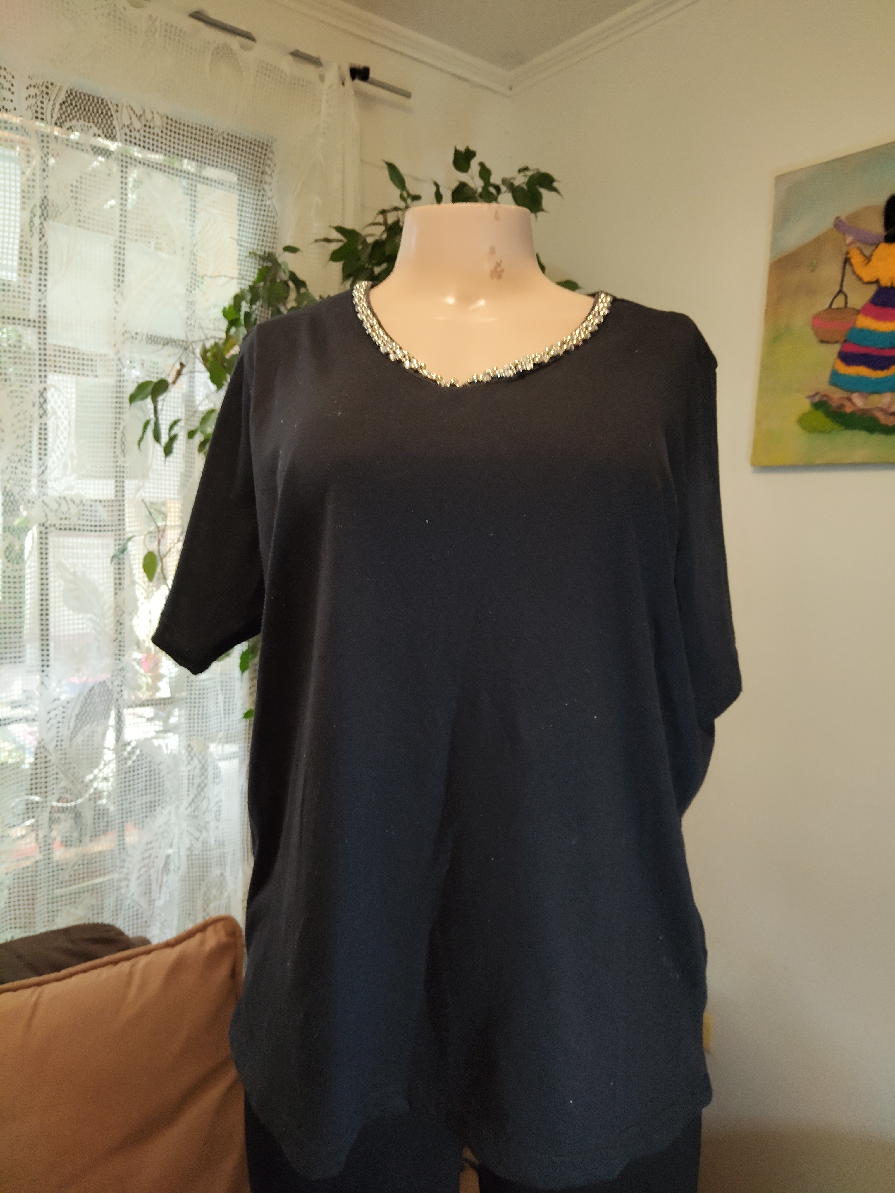 Top negro cuello de cristales