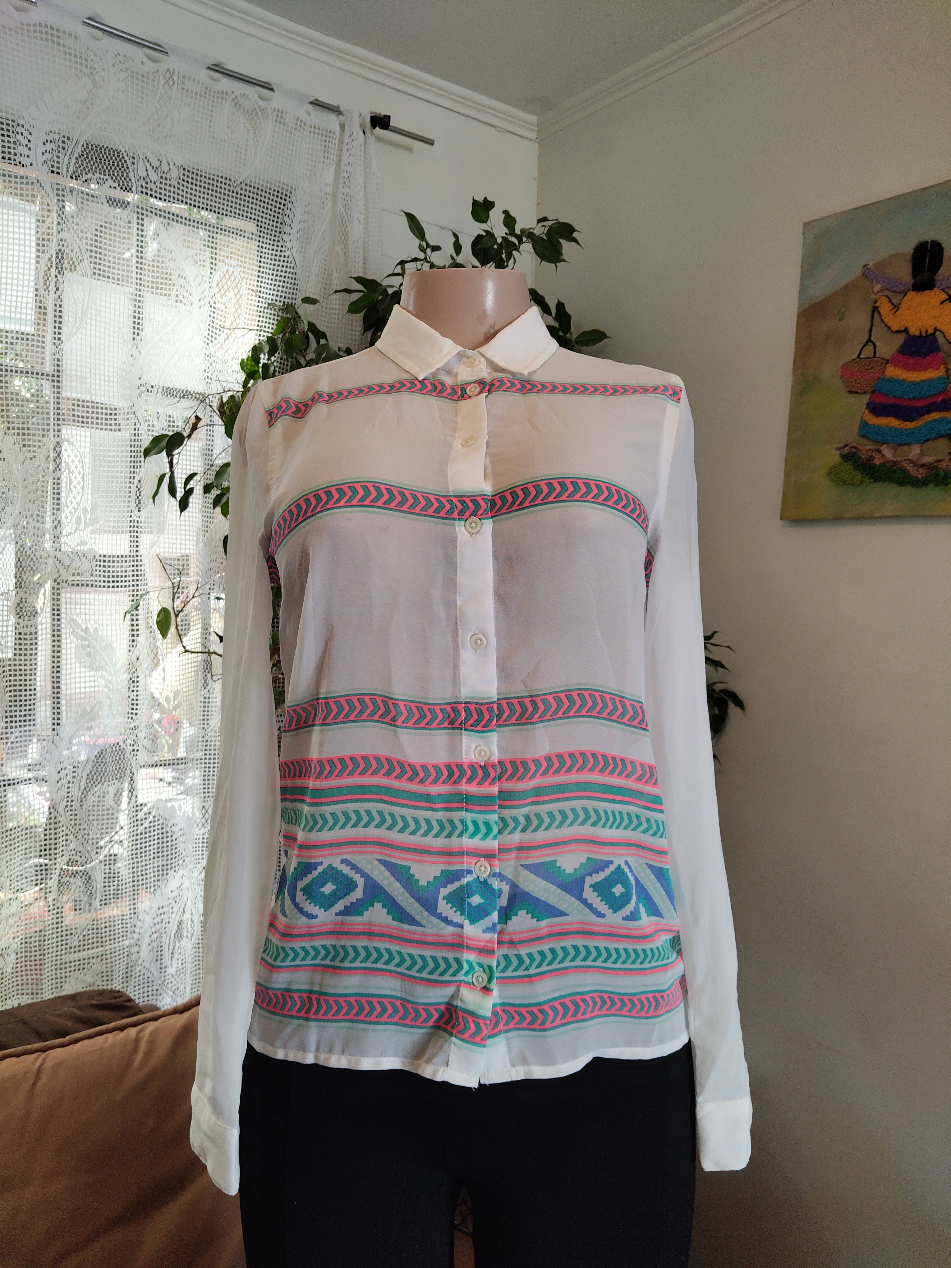 Camisa blanca transparente cenefa étnica