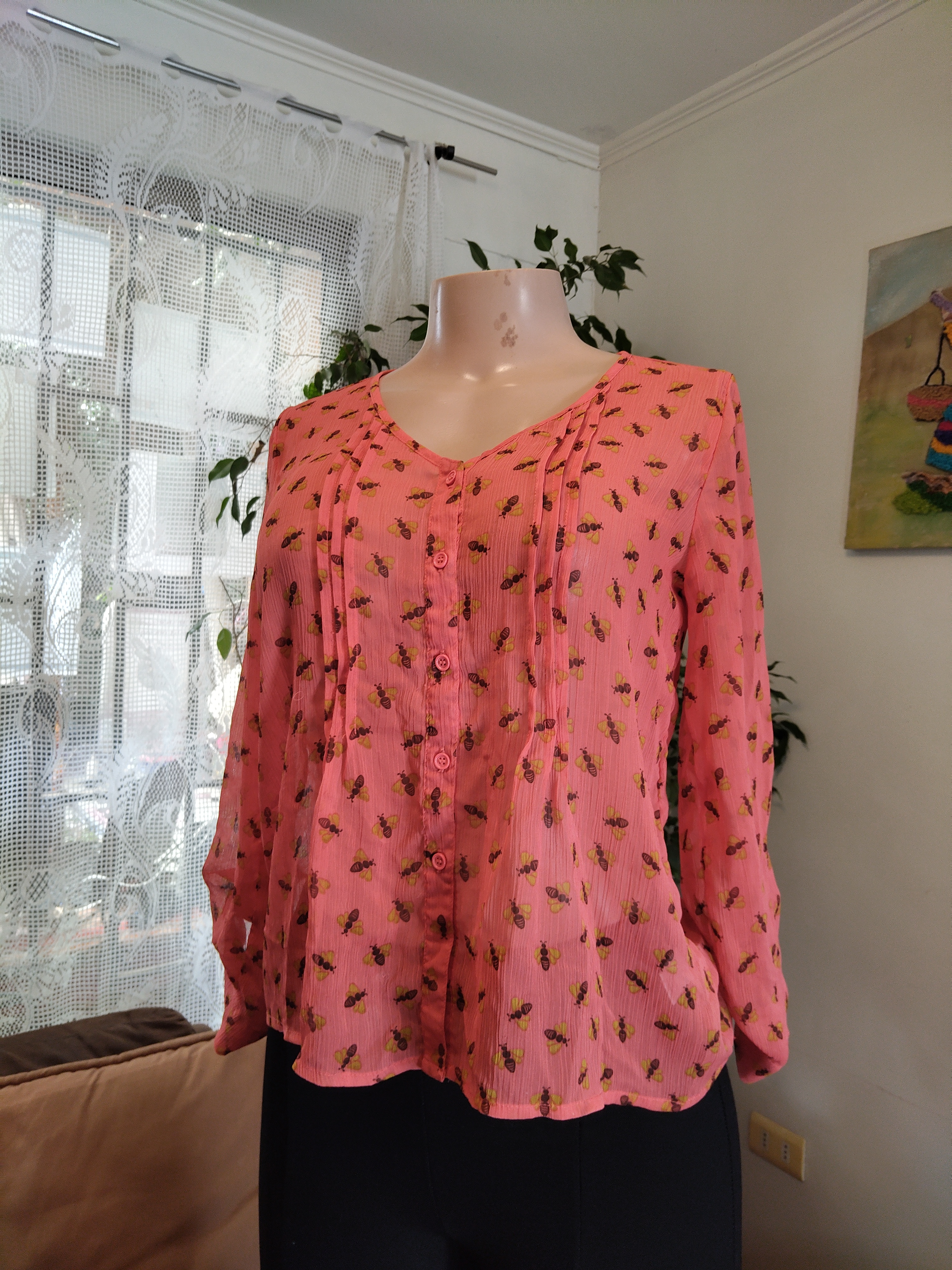 Blusa coral estampado abejas