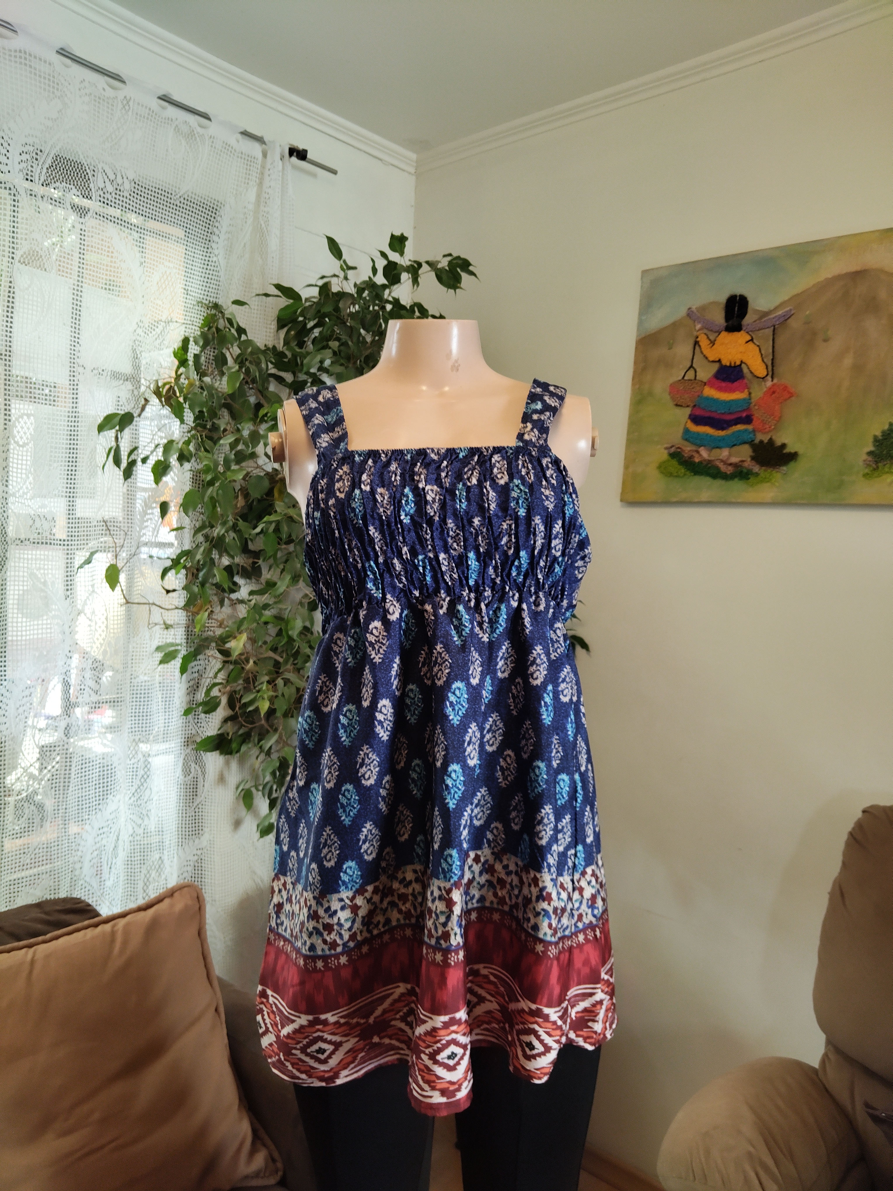 Top azul marino étnico con breteles