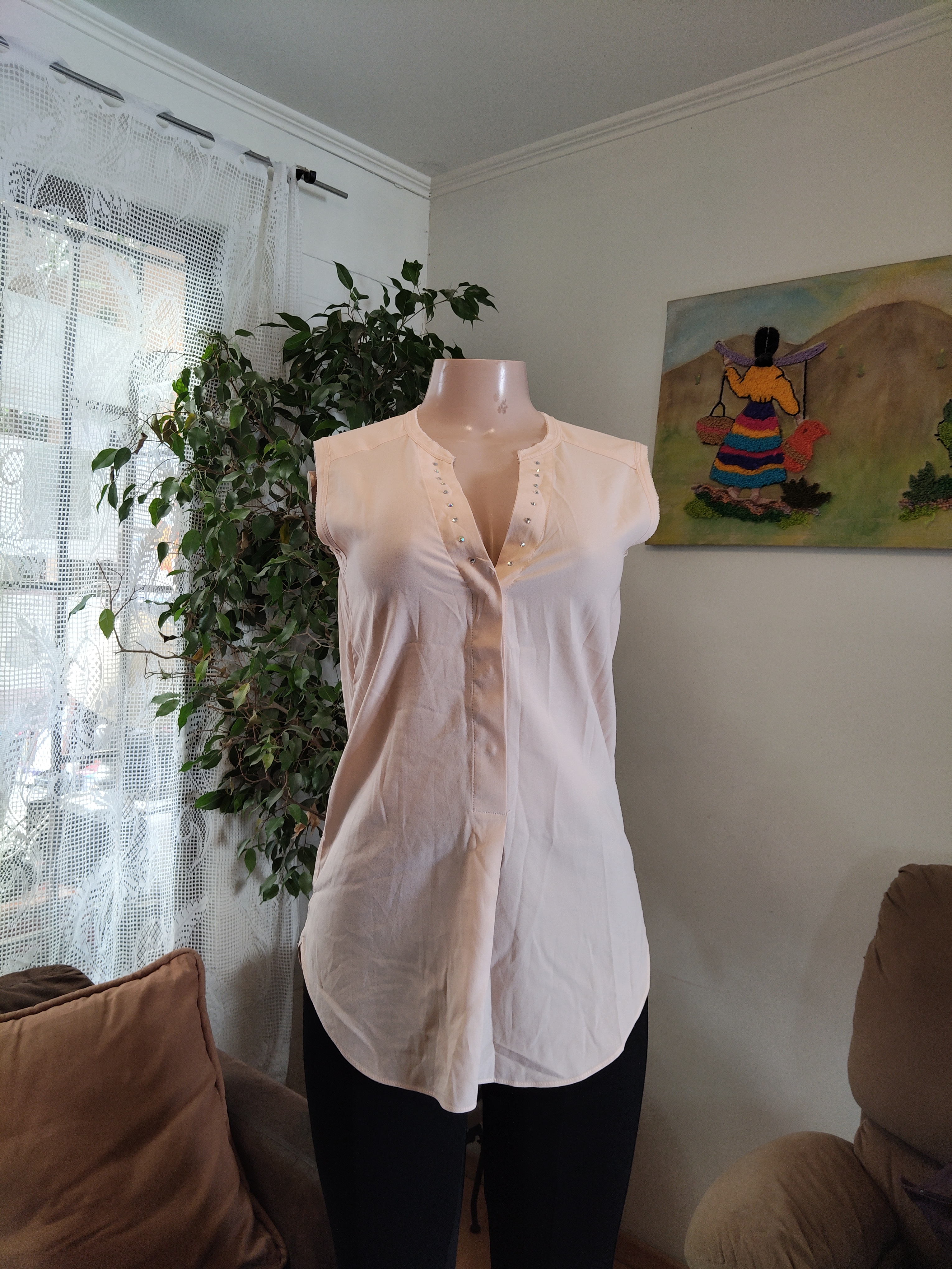 Camisa sin mangas beige con strass