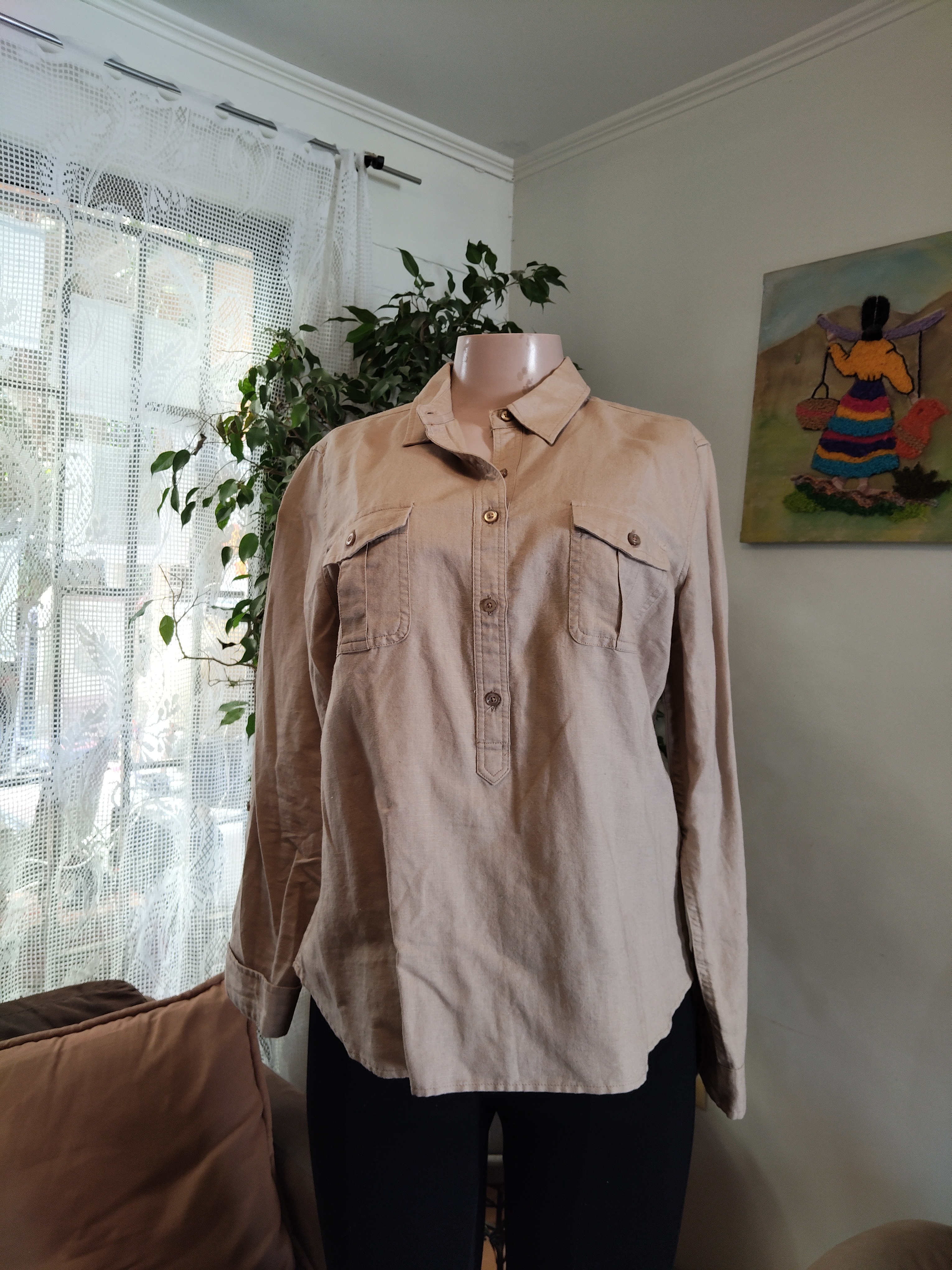 Camisa safari beige con bolsillos