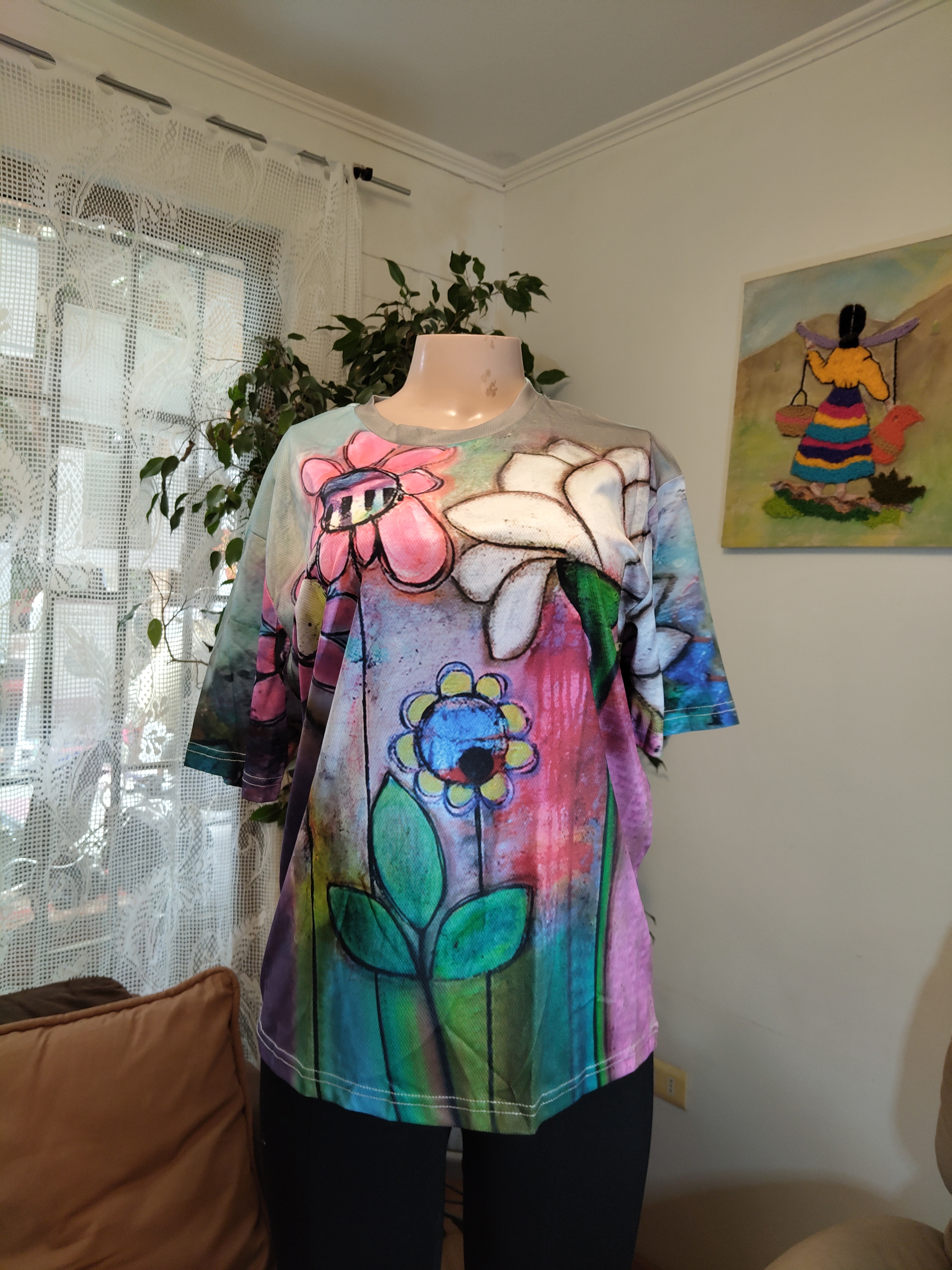 Polera artística flores naif multicolor