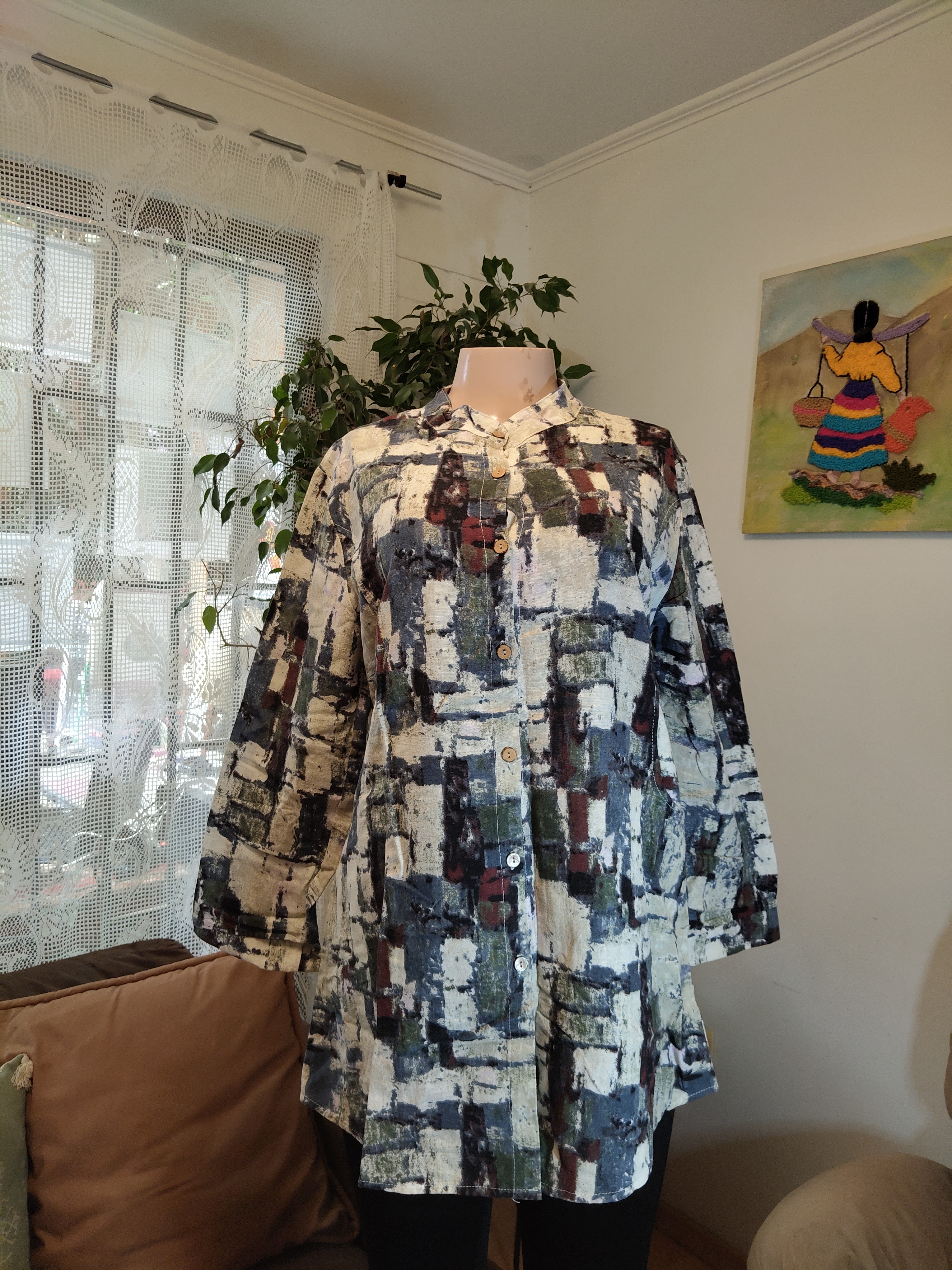 Camisa larga abstracta acuarela con botones madera