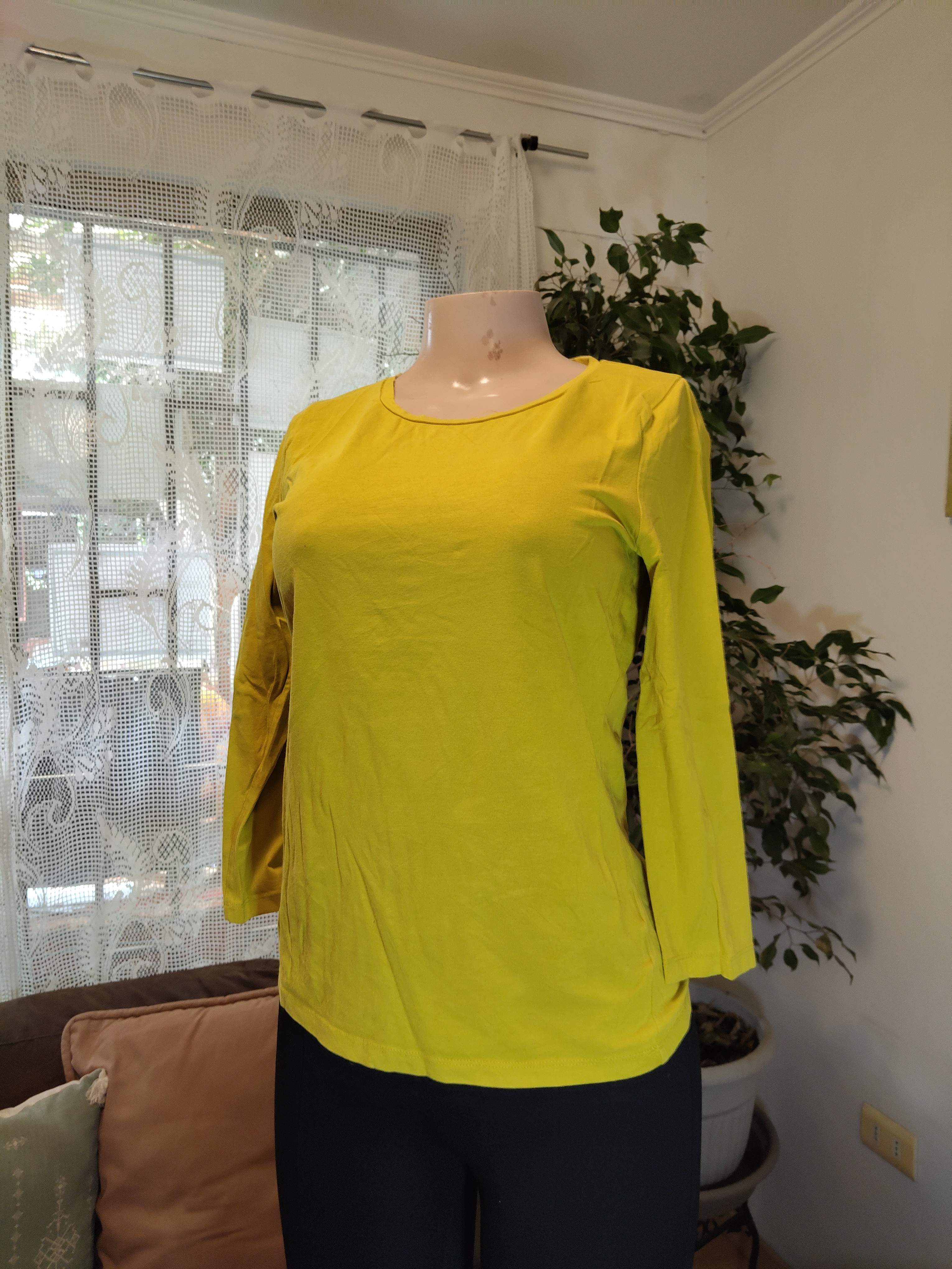 Polera verde limón lisa manga larga