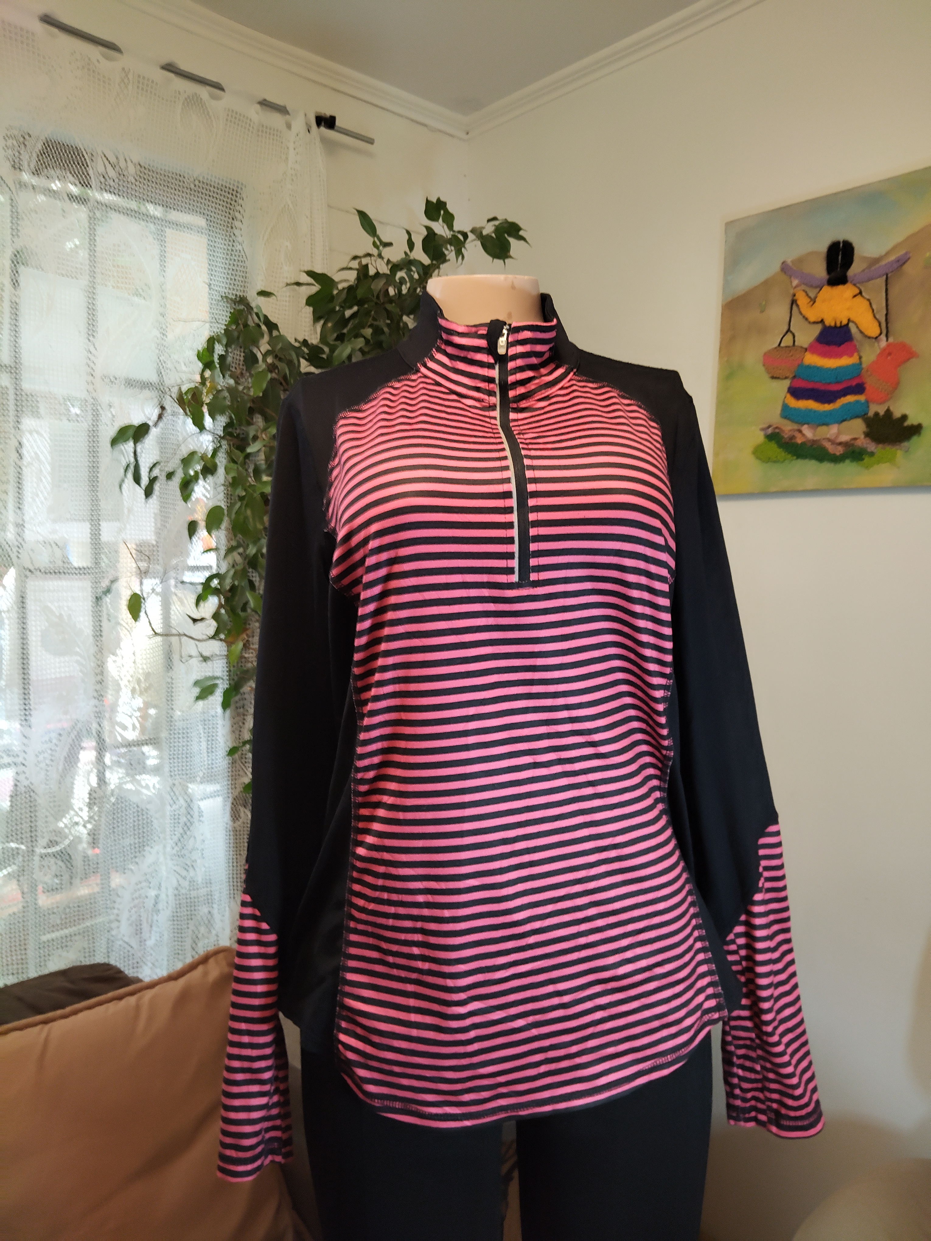 Polera deportiva rayas rosa negro cierre