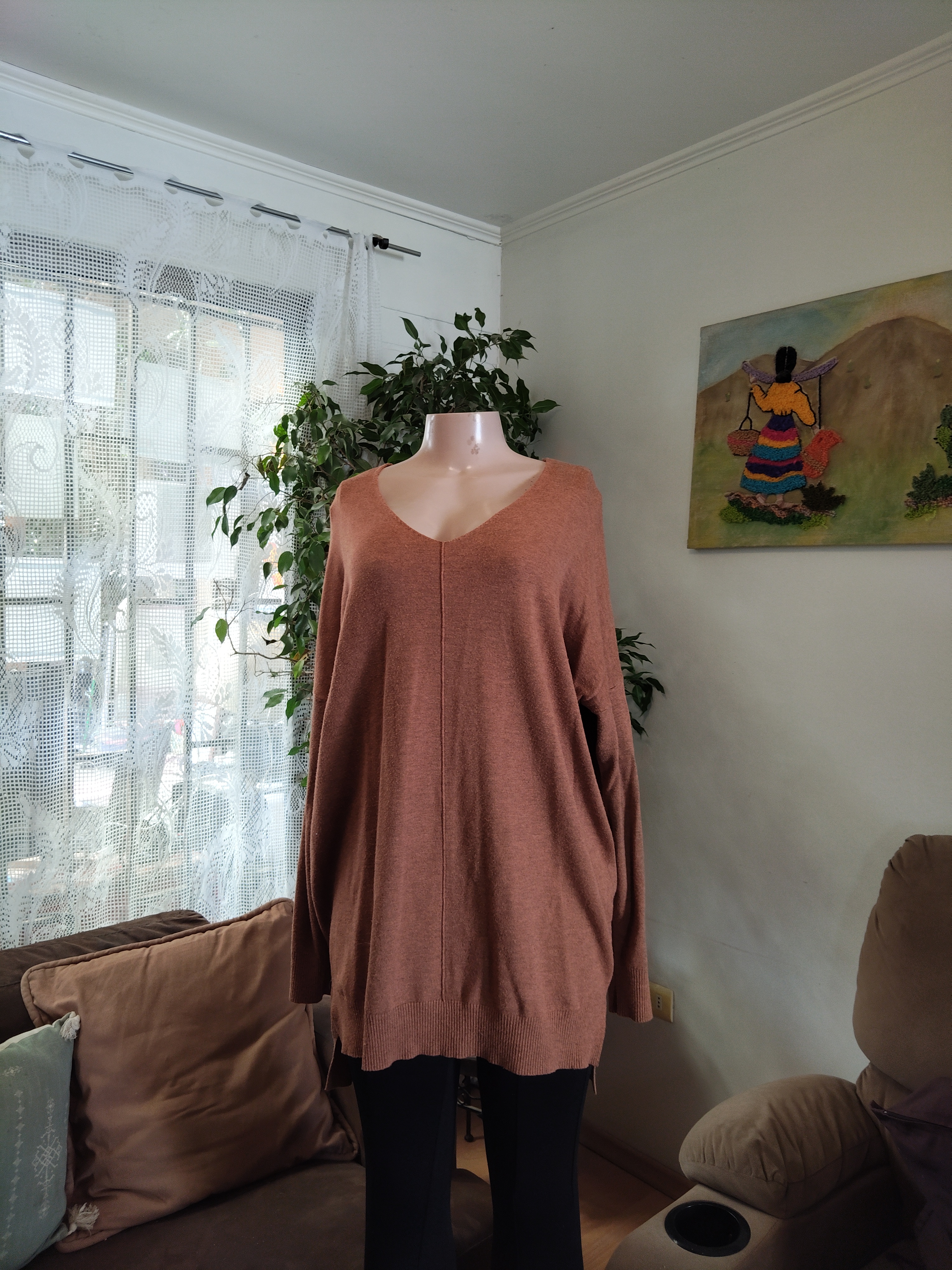 Sweater terracota cuello V oversized