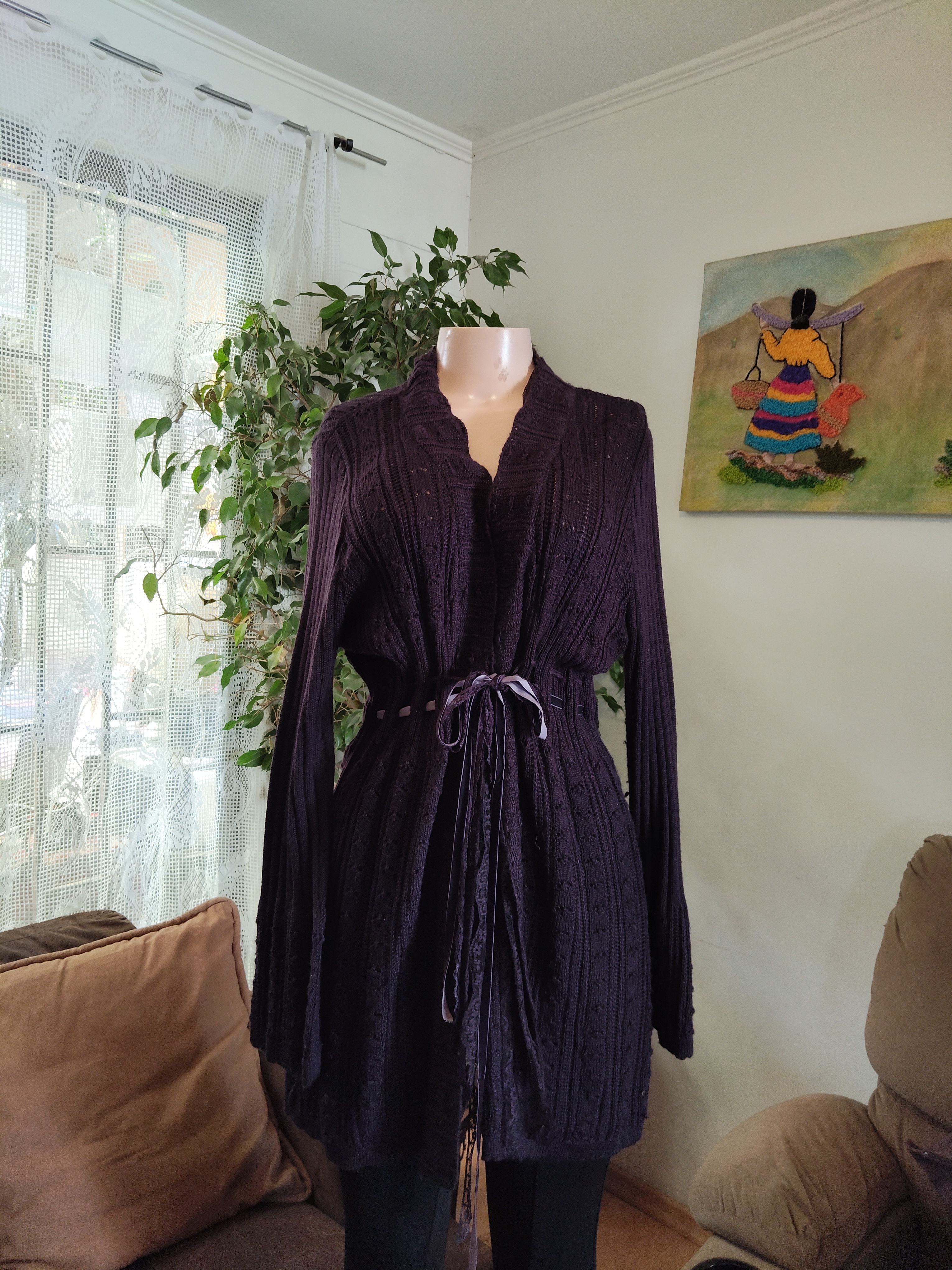 Cárdigan morado oscuro calado con cinto