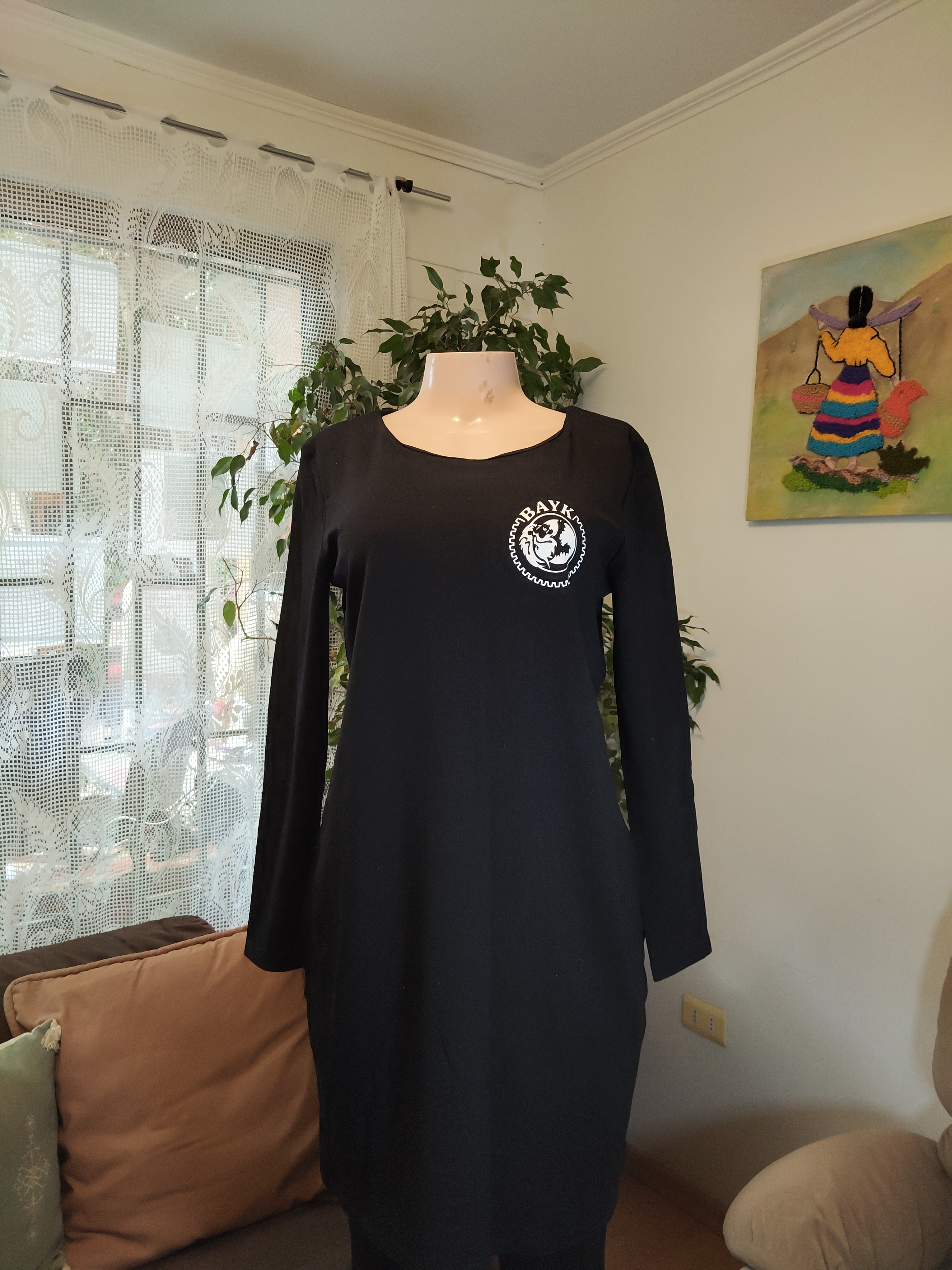 Vestido túnica negro liso con logo