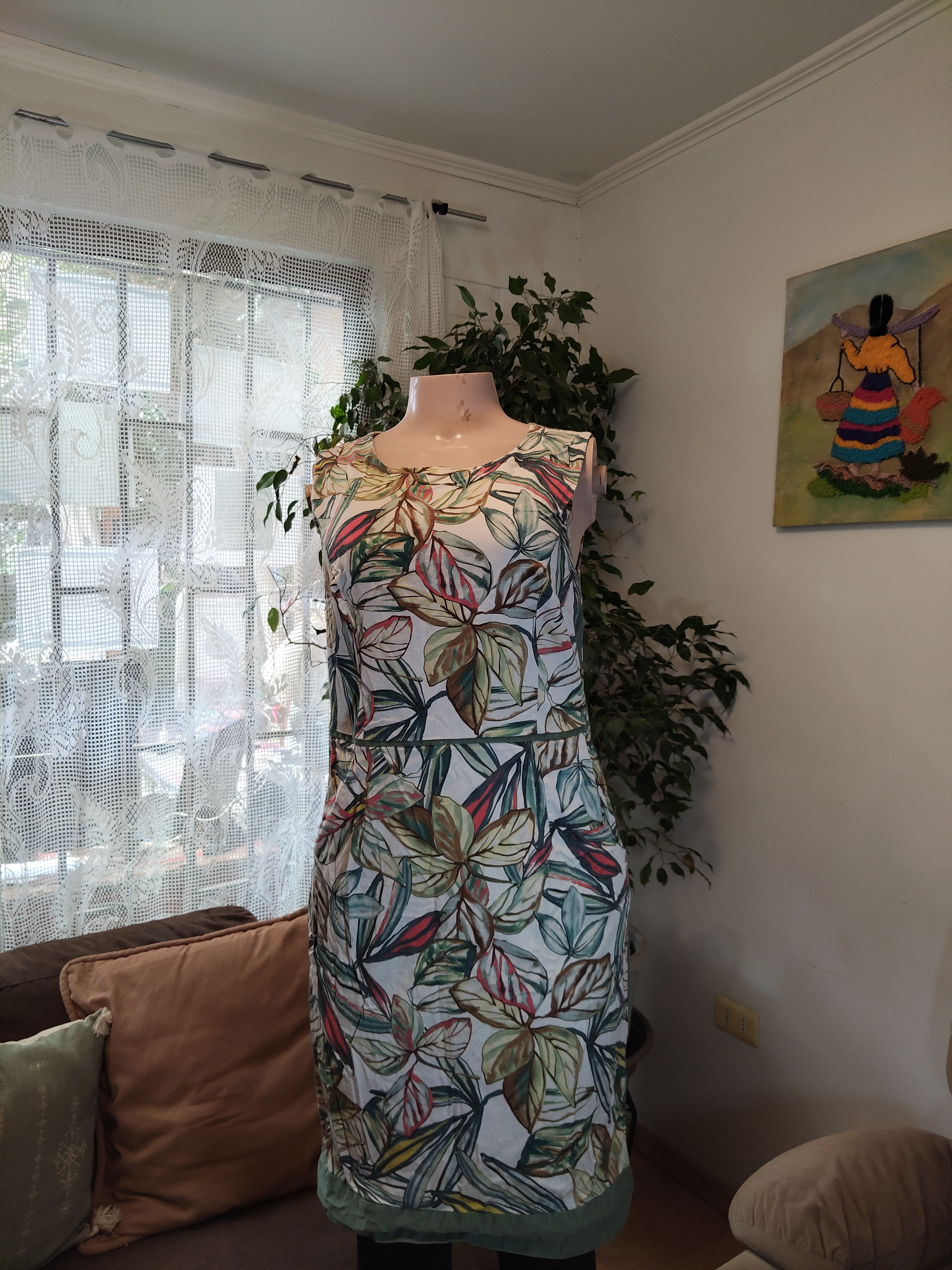 Vestido sin mangas hojas tropicales