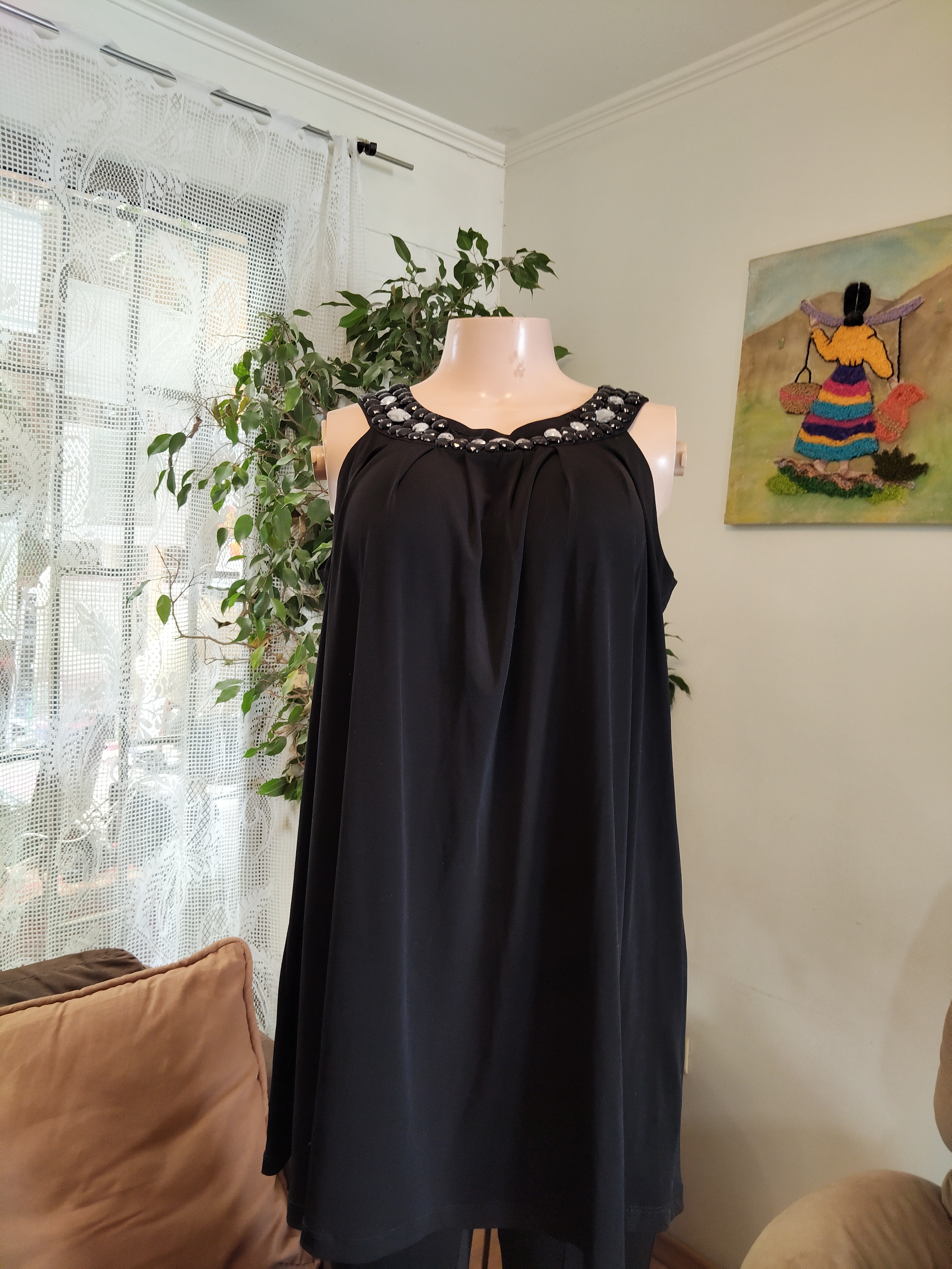 Vestido negro bicolor manga blanca
