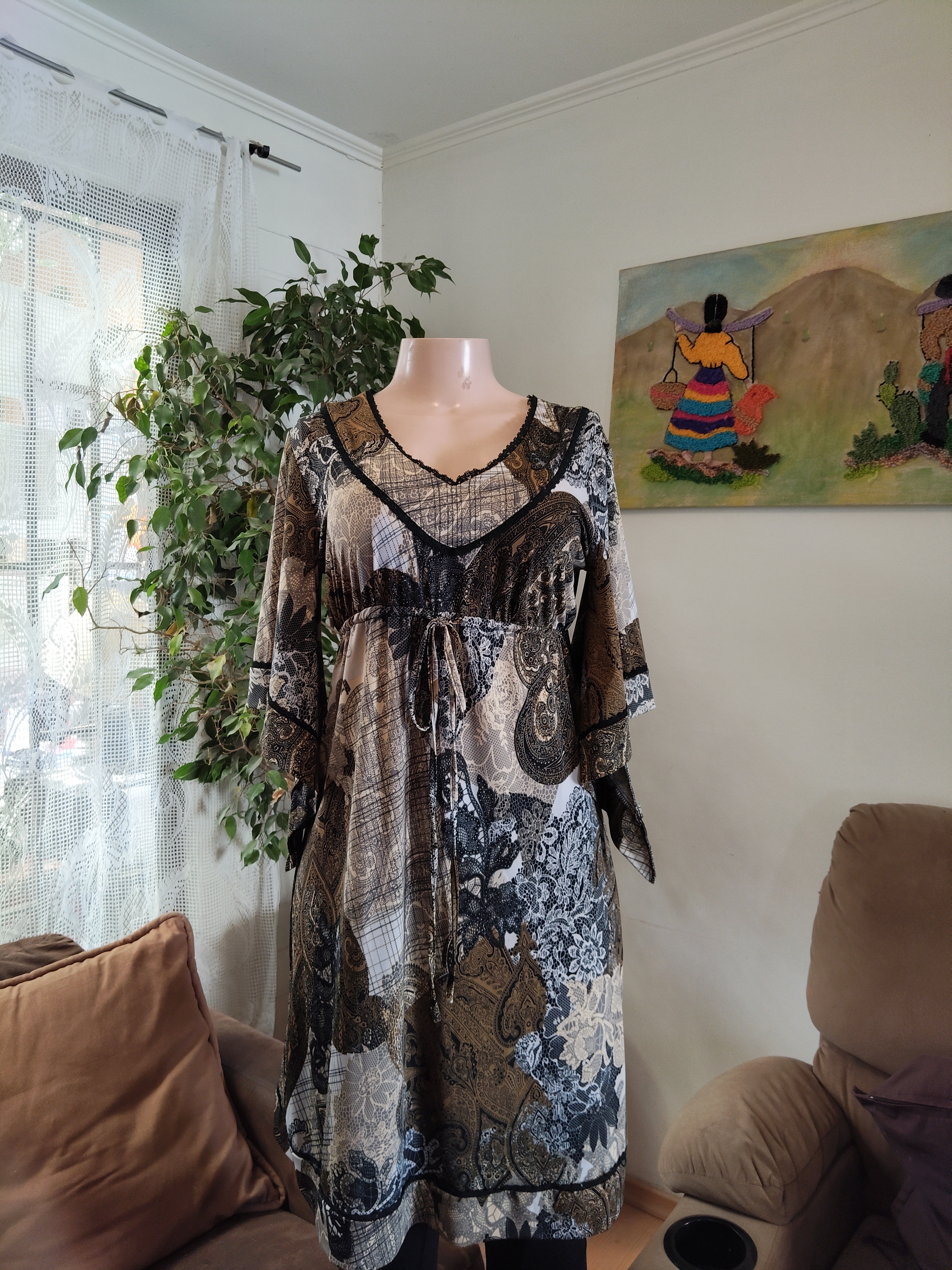 Túnica paisley beige y negro manga campana